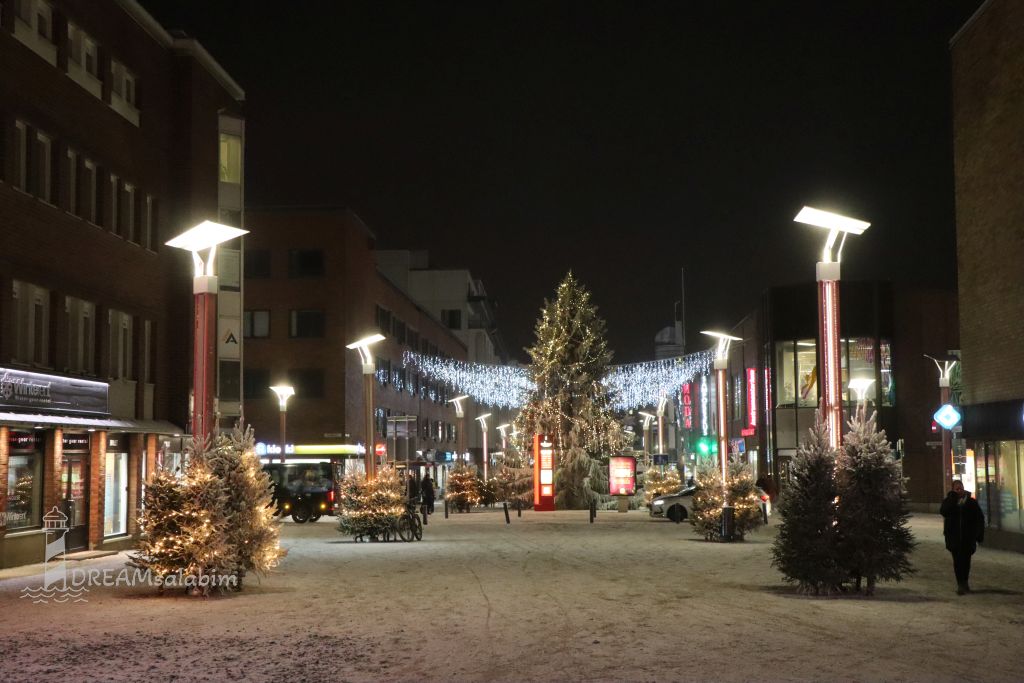 Lordi Square Rovaniemi Lappland Finnland (1)